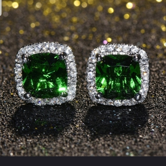 Jewelry - 🍀🍀Elegant Emerald Green Cushion Cut CZ Studs
